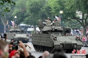 占卜断事美国纪念陆军成立250周年阅兵仪式在华盛顿举行